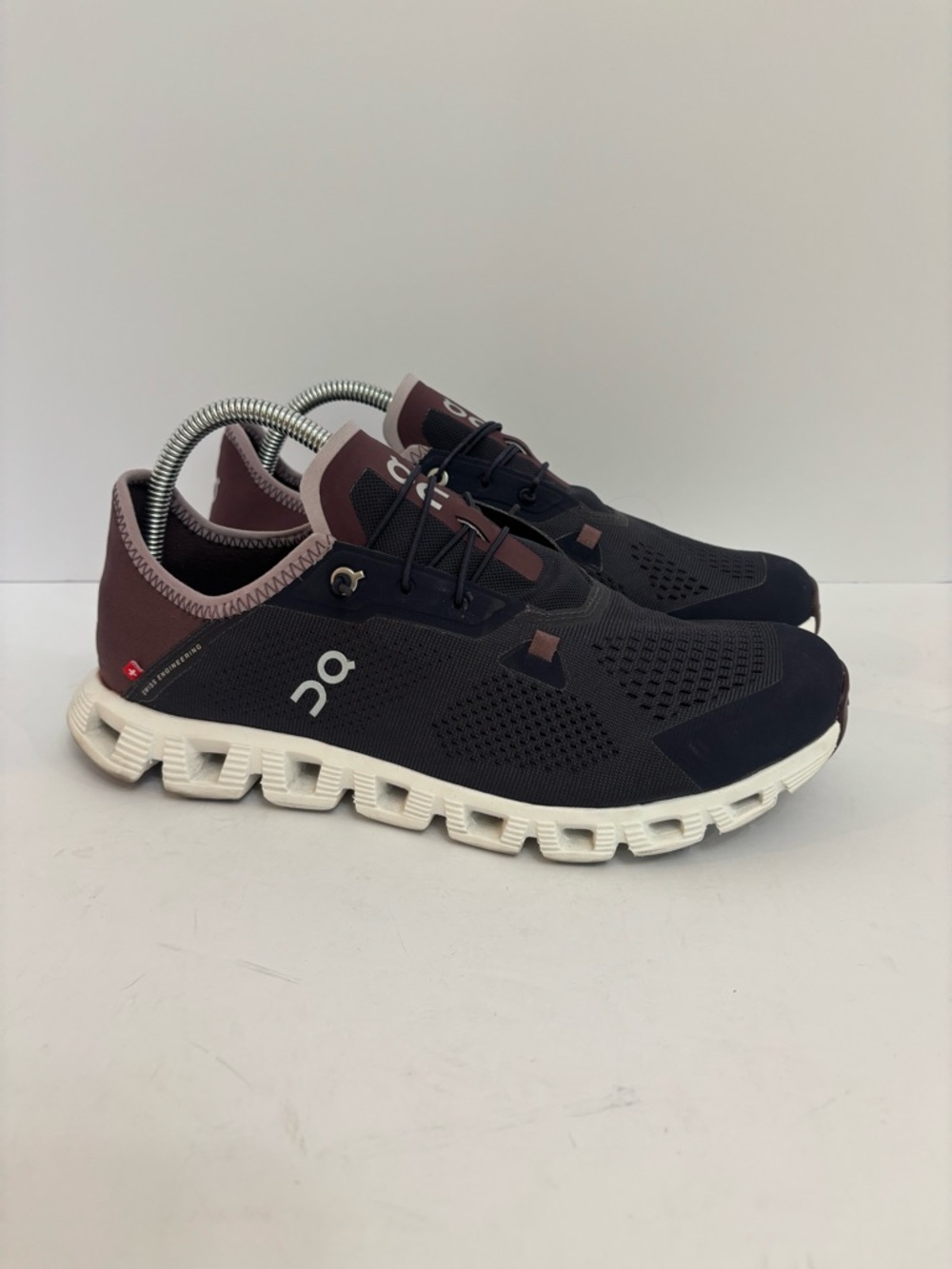 On Running Cloud Running Shoes - Blue with Burgundy Accents size 9